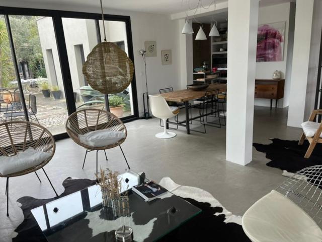 Hébergement de vacances Maison Contemporaine Avec Jardin Pres De La *